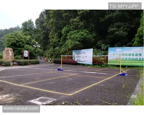 小区里隐藏的足球明星生活日常揭密，球场之外的精彩故事等你来发现